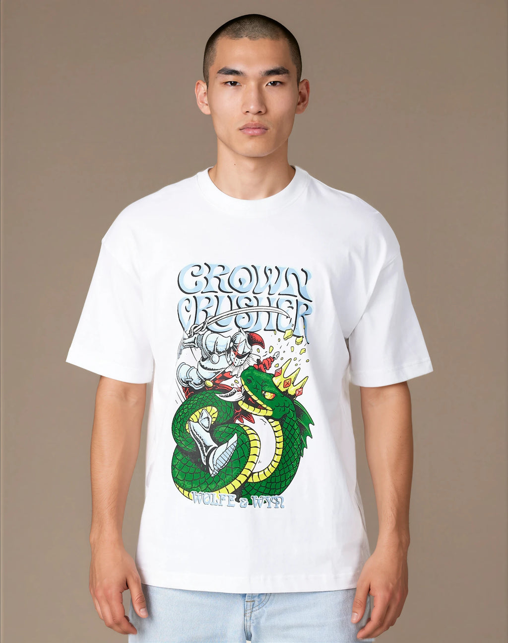 T-shirt blanc « Chevalier brise-couronne vs. Basilic poids lourd »